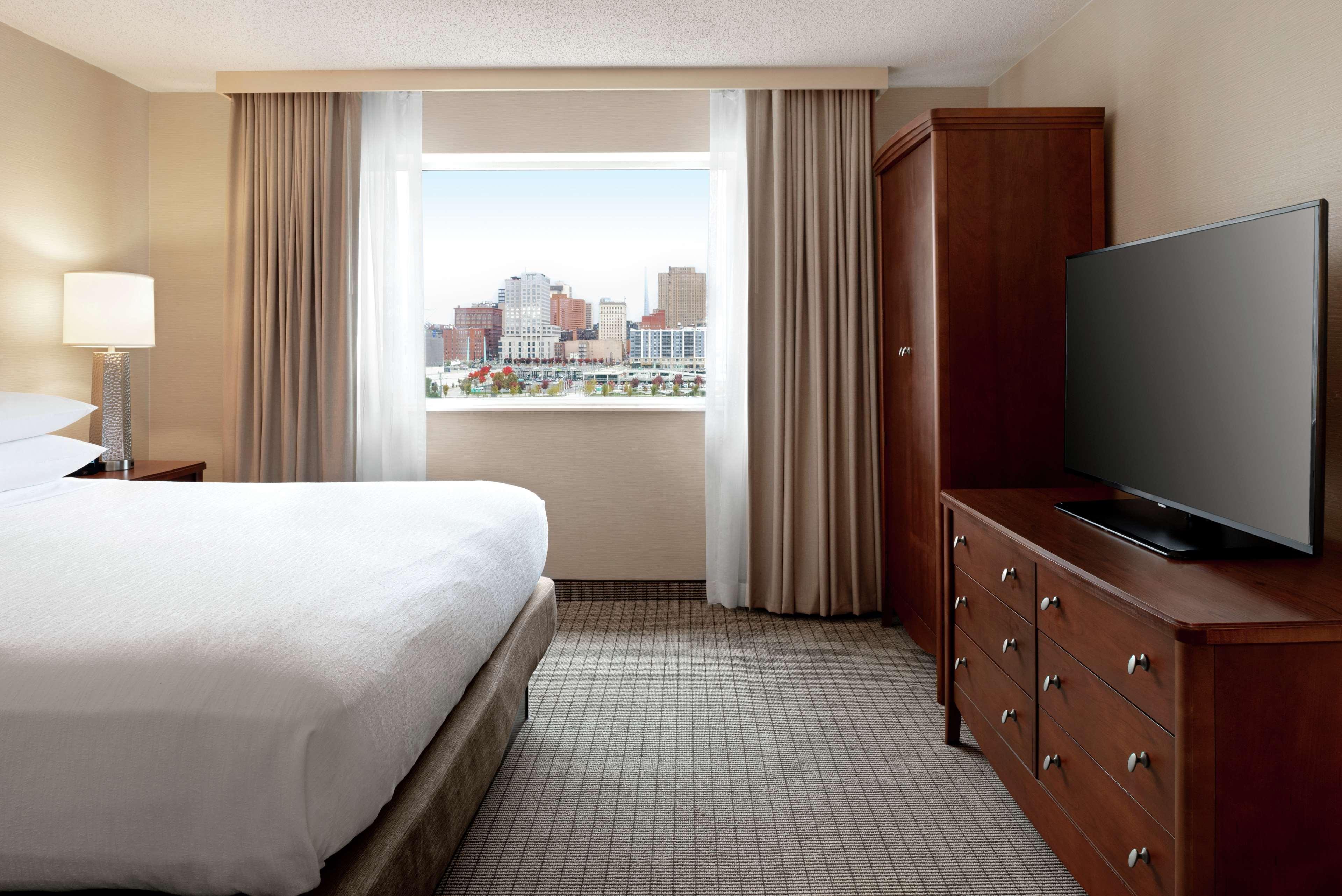 Embassy Suites Cincinnati - Rivercenter Covington Ngoại thất bức ảnh