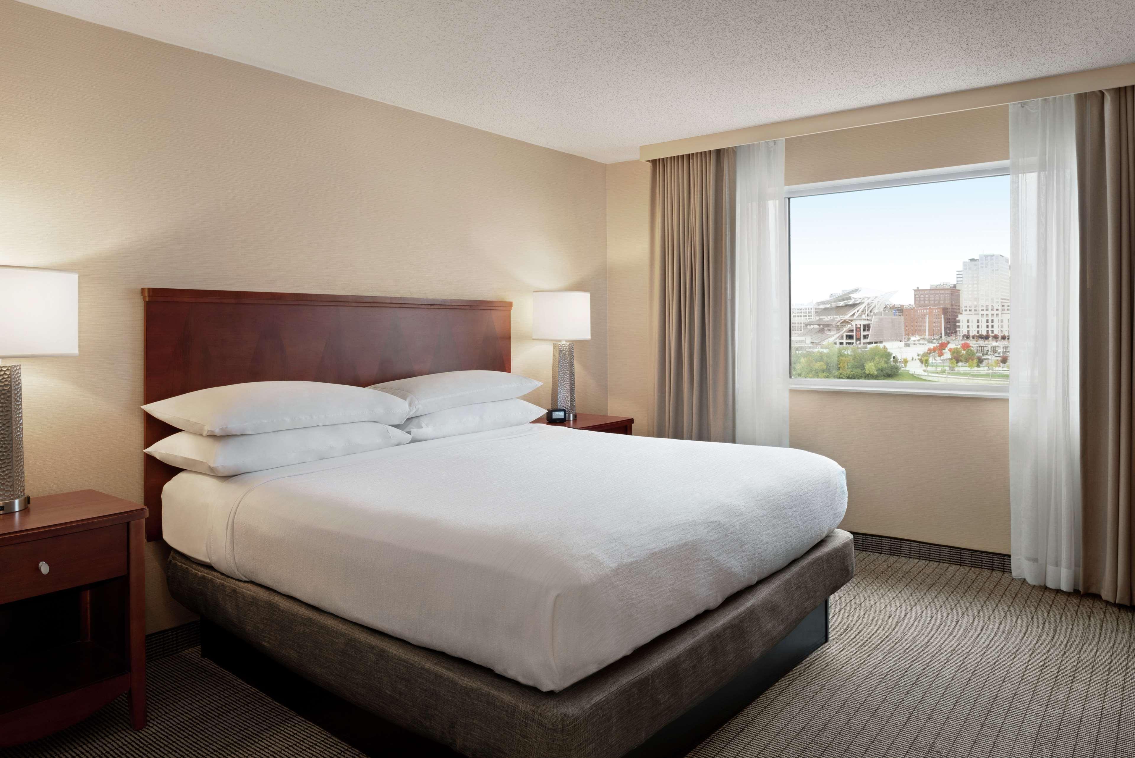 Embassy Suites Cincinnati - Rivercenter Covington Ngoại thất bức ảnh