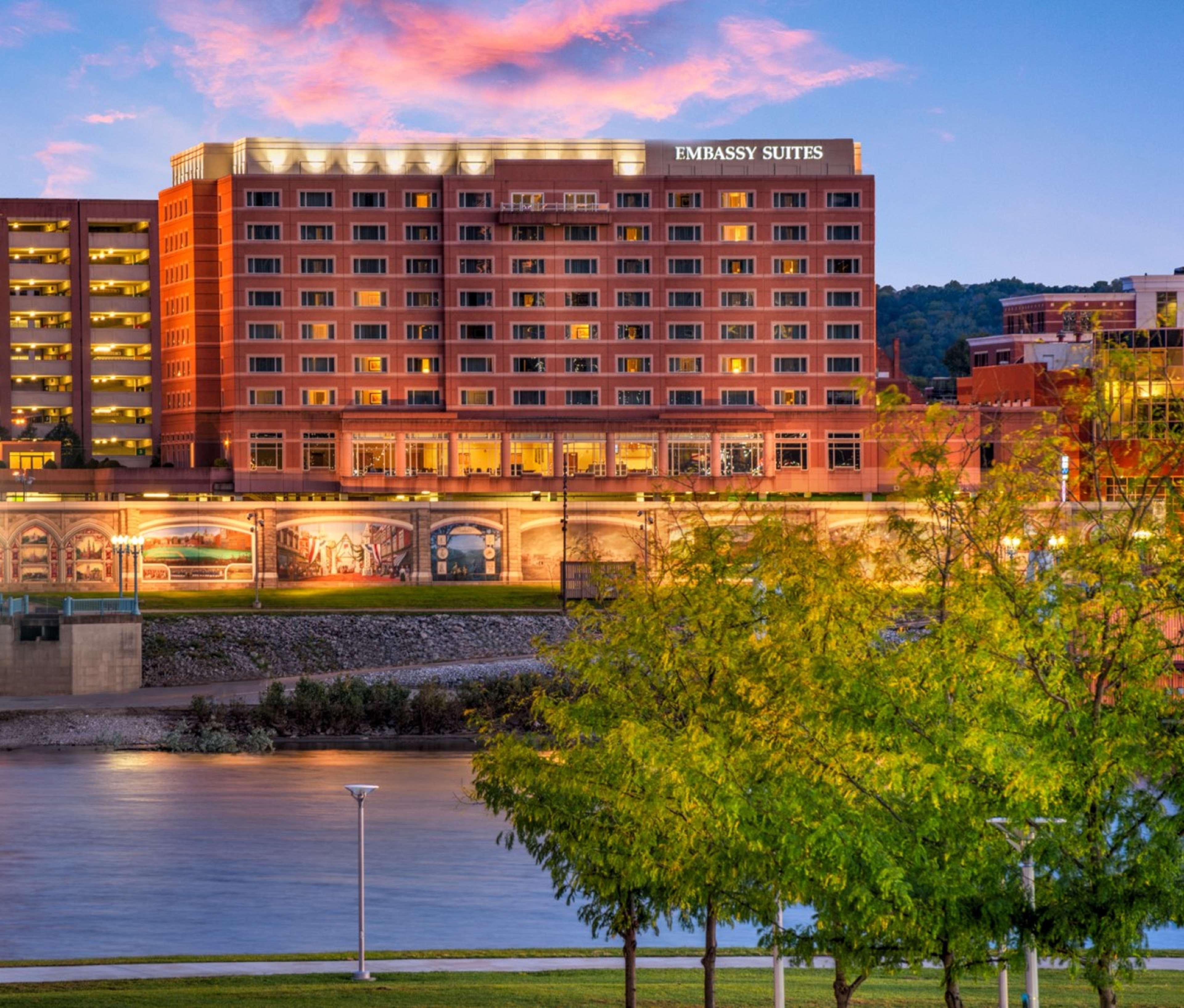 Embassy Suites Cincinnati - Rivercenter Covington Ngoại thất bức ảnh