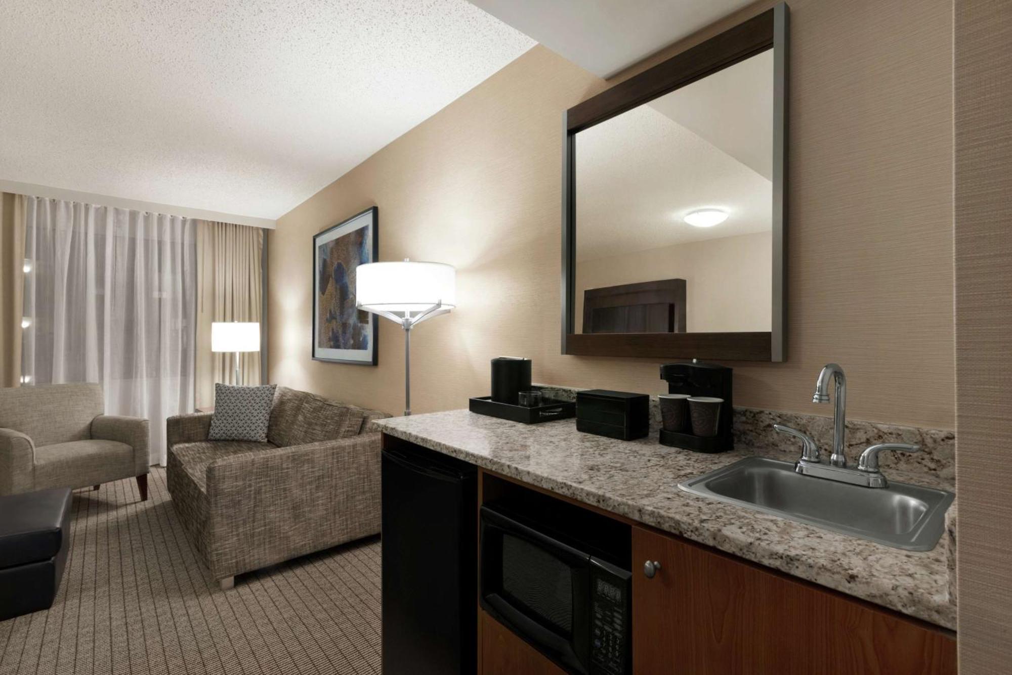 Embassy Suites Cincinnati - Rivercenter Covington Ngoại thất bức ảnh