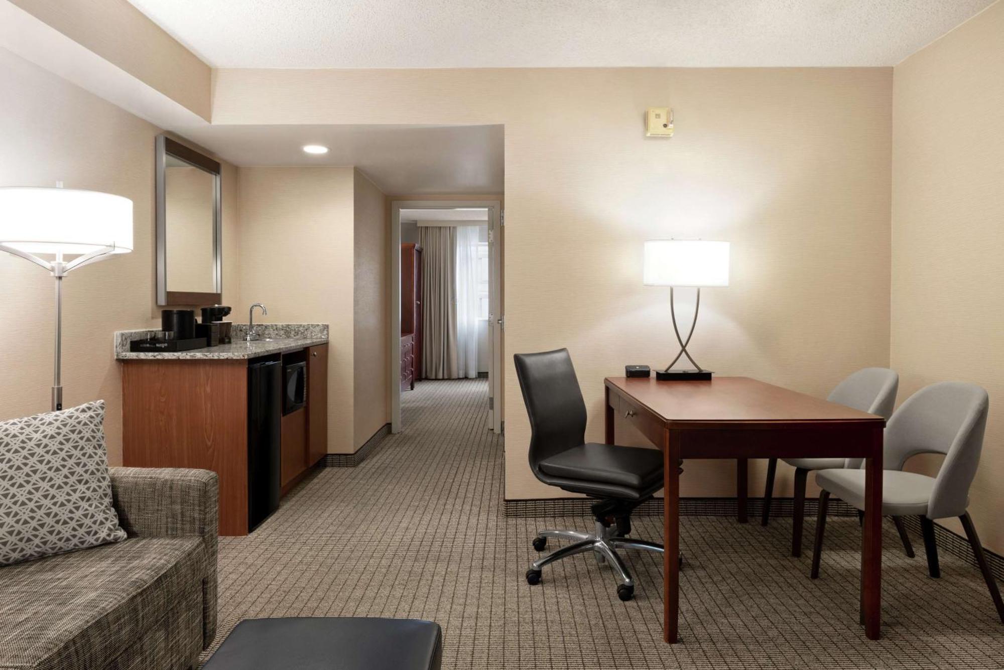 Embassy Suites Cincinnati - Rivercenter Covington Ngoại thất bức ảnh