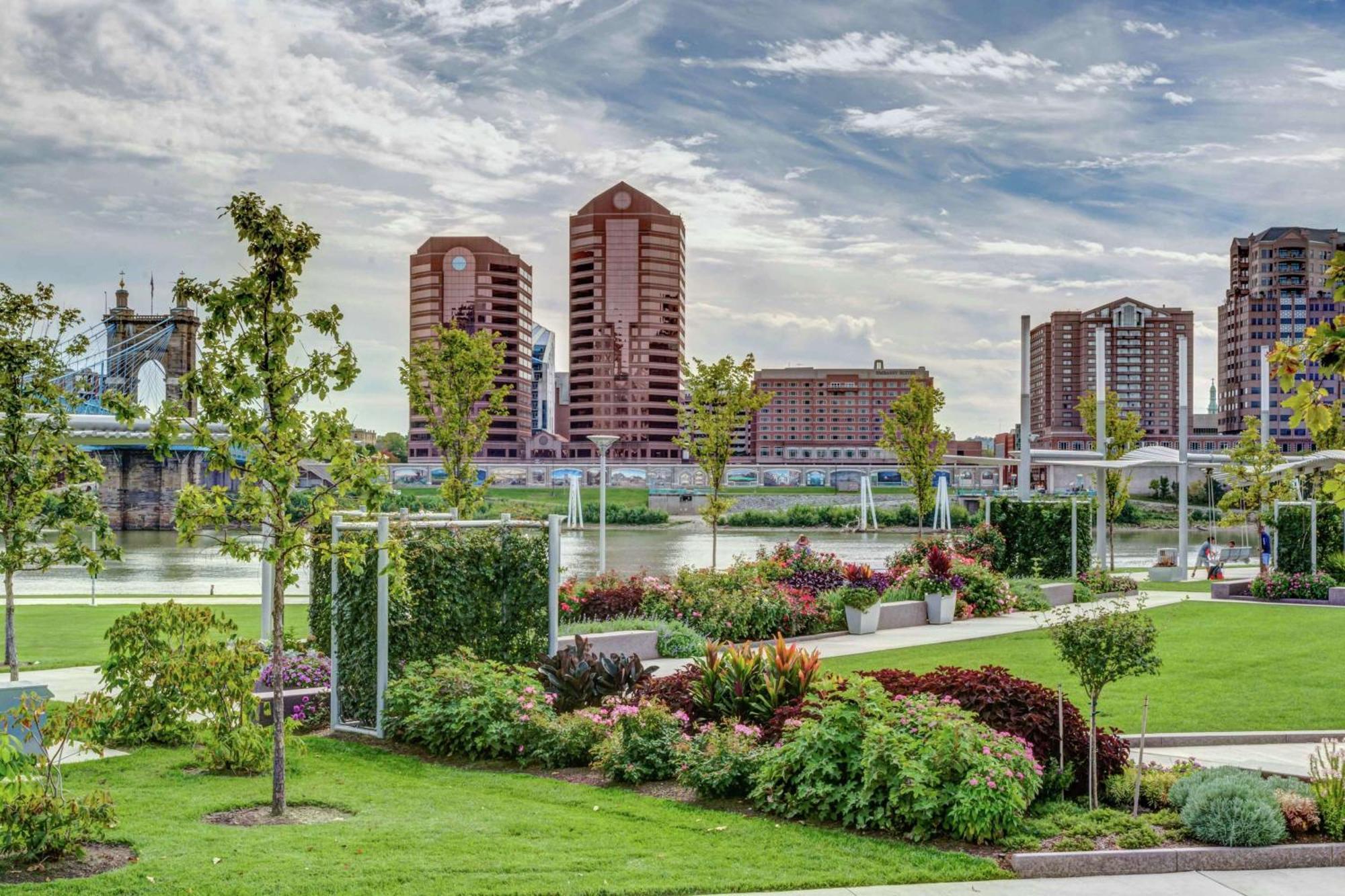 Embassy Suites Cincinnati - Rivercenter Covington Ngoại thất bức ảnh